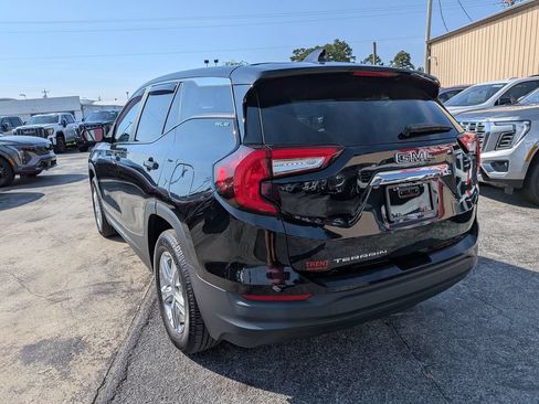 Used 2022 GMC Terrain SLE FWD image 2