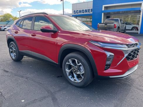 New 2026 Chevrolet Trax LT w/ Sunroof Package FWD image 8