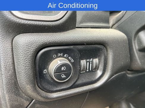 Used 2019 RAM 3500 Tradesman w/ Chrome Appearance Group AWD/4WD image 8