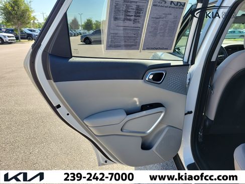 Used 2024 Kia Soul LX FWD image 13