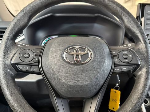Used 2022 Toyota RAV4 LE AWD/4WD image 22