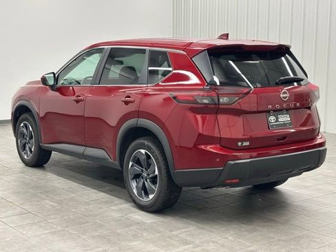 Used 2025 Nissan Rogue SV image 4