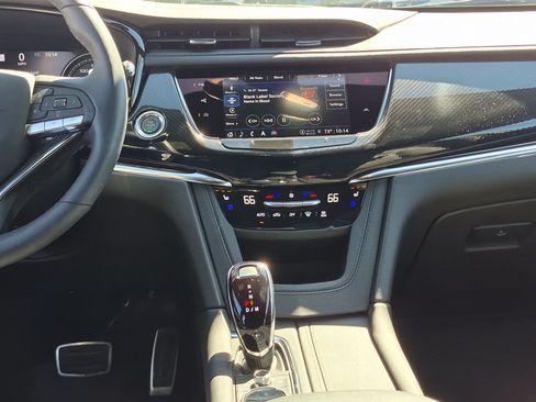 Used 2023 Cadillac XT6 Sport w/ Technology Package AWD/4WD image 29