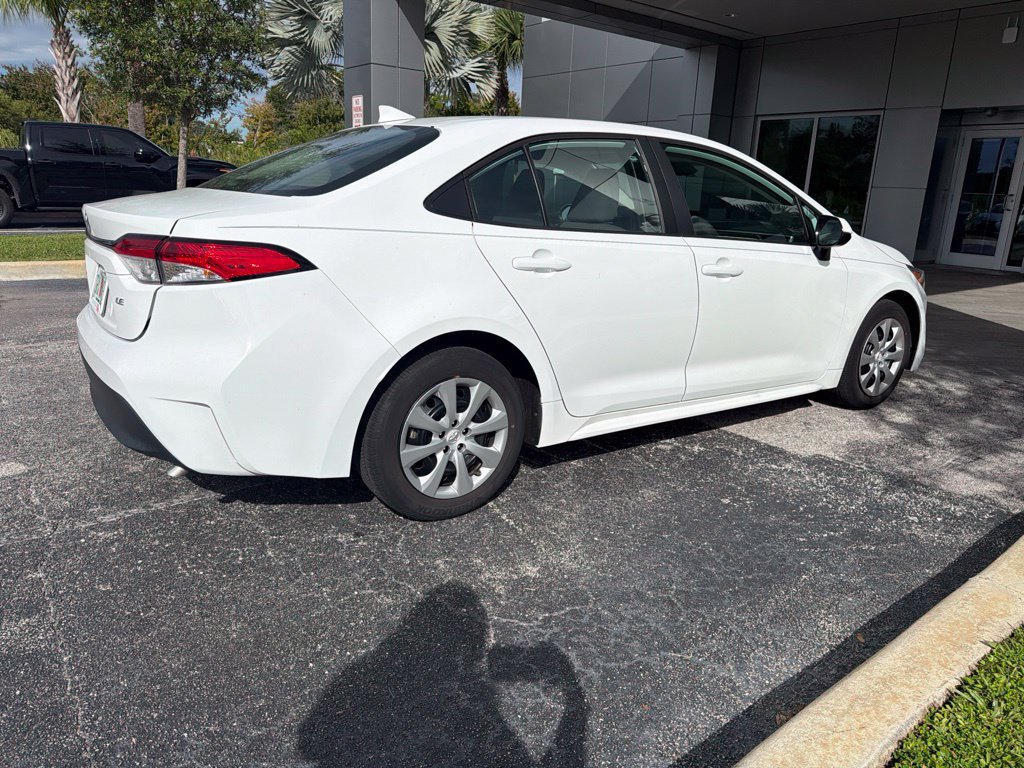 Used 2024 Toyota Corolla LE FWD image 3