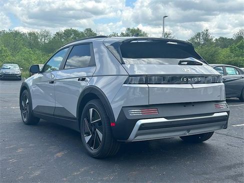 New 2025 Hyundai Ioniq 5 SEL image 6