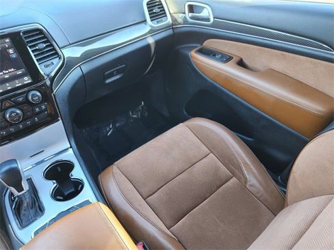 Used 2020 Jeep Grand Cherokee SRT image 15