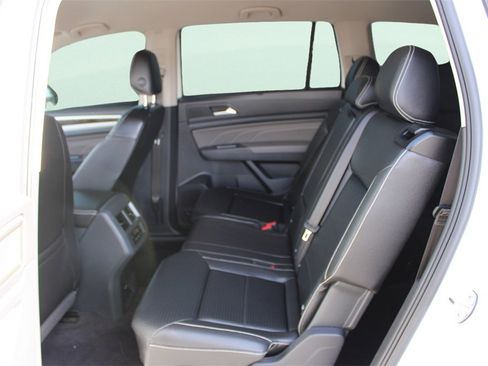 Used 2021 Volkswagen Atlas SE image 16