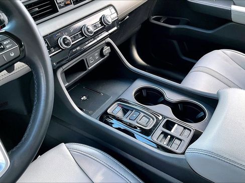 Certified 2025 Honda Pilot Touring image 13