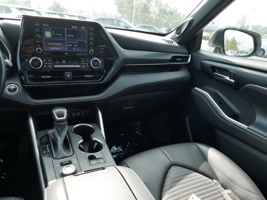 Used 2021 Toyota Highlander XSE AWD/4WD image 14