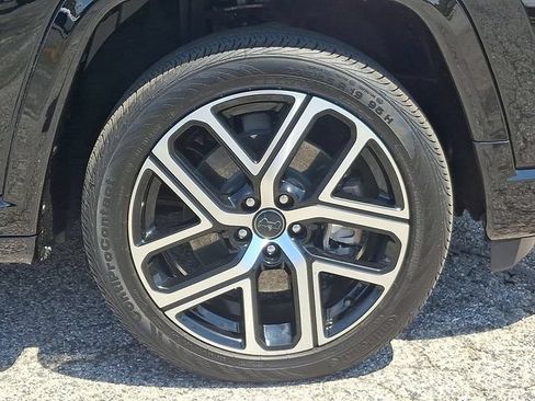 Certified 2025 Jeep Compass Limited w/ Elite Group AWD/4WD image 8