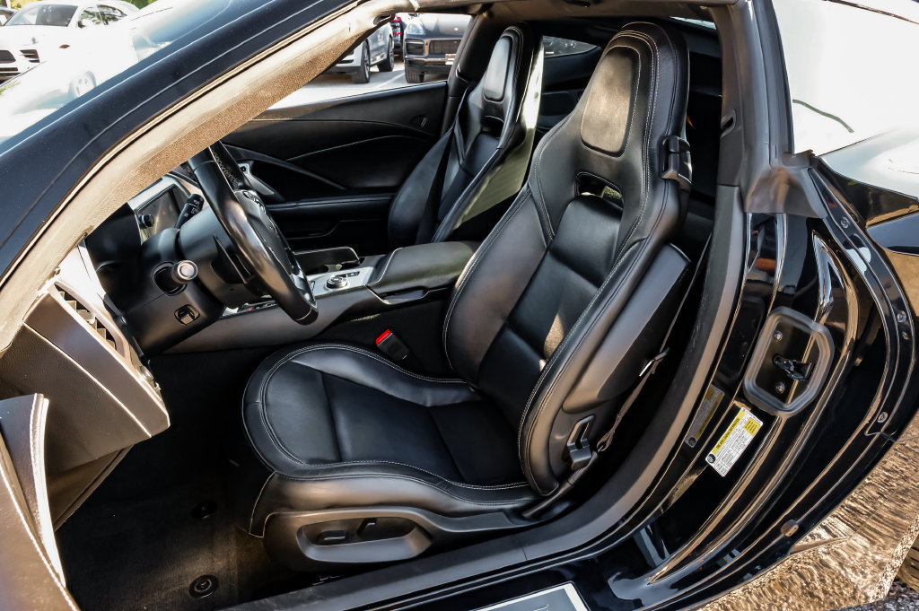 Used 2019 Chevrolet Corvette Stingray Coupe w/ 1LT RWD image 32