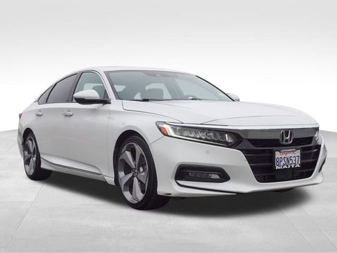 Used 2020 Honda Accord Touring image 2