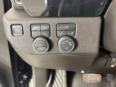 Used 2025 Chevrolet Silverado 1500 LT w/ Z71 Off-Road Package image 29