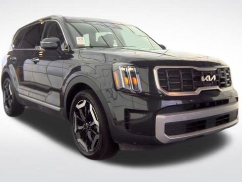 Used 2025 Kia Telluride S FWD image 9