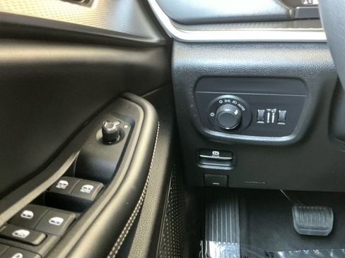 Used 2023 Jeep Grand Cherokee Altitude image 17