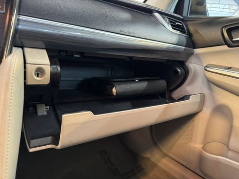 Used 2013 Toyota Camry XLE w/ Leather Pkg FWD image 19