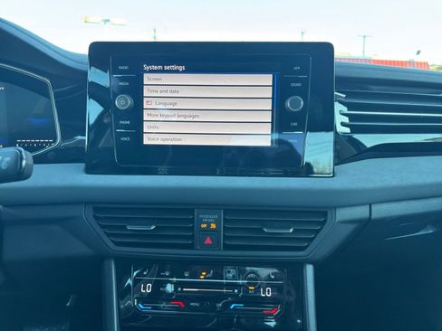 Used 2025 Volkswagen Jetta SE image 18