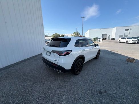 Used 2024 Honda HR-V Sport image 3