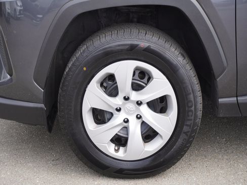 Used 2024 Toyota RAV4 LE AWD/4WD image 7