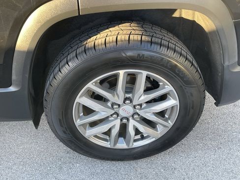 Used 2017 GMC Acadia SLE image 33