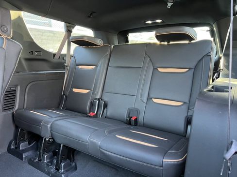 Used 2023 GMC Yukon XL AT4 image 8