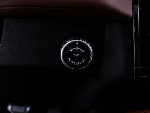 Used 2025 Lincoln Navigator Reserve AWD/4WD image 35