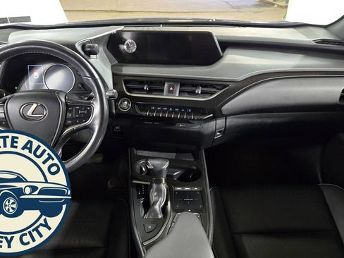 Used 2021 Lexus UX 200 image 25