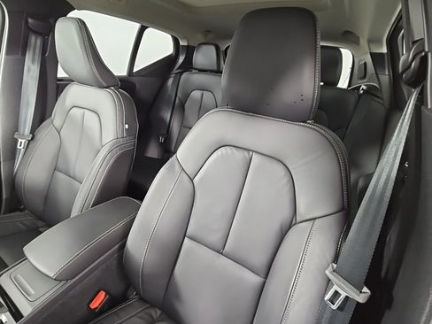 Used 2024 Volvo XC40 B5 Ultimate w/ Climate Package image 15