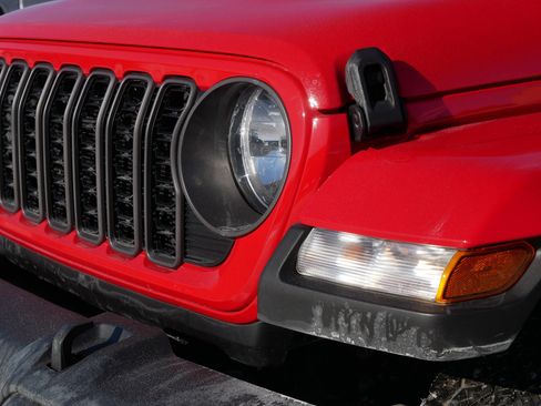 Certified 2024 Jeep Gladiator Sport image 16