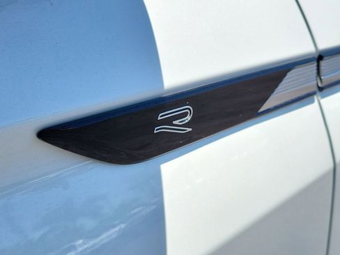 Used 2024 Volkswagen Tiguan SE R-Line FWD image 6