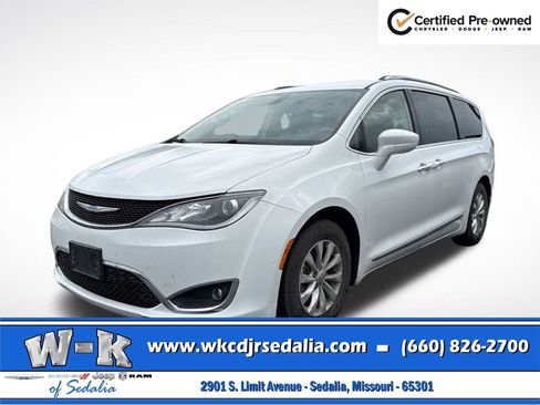 Used 2018 Chrysler Pacifica Touring-L FWD image 9