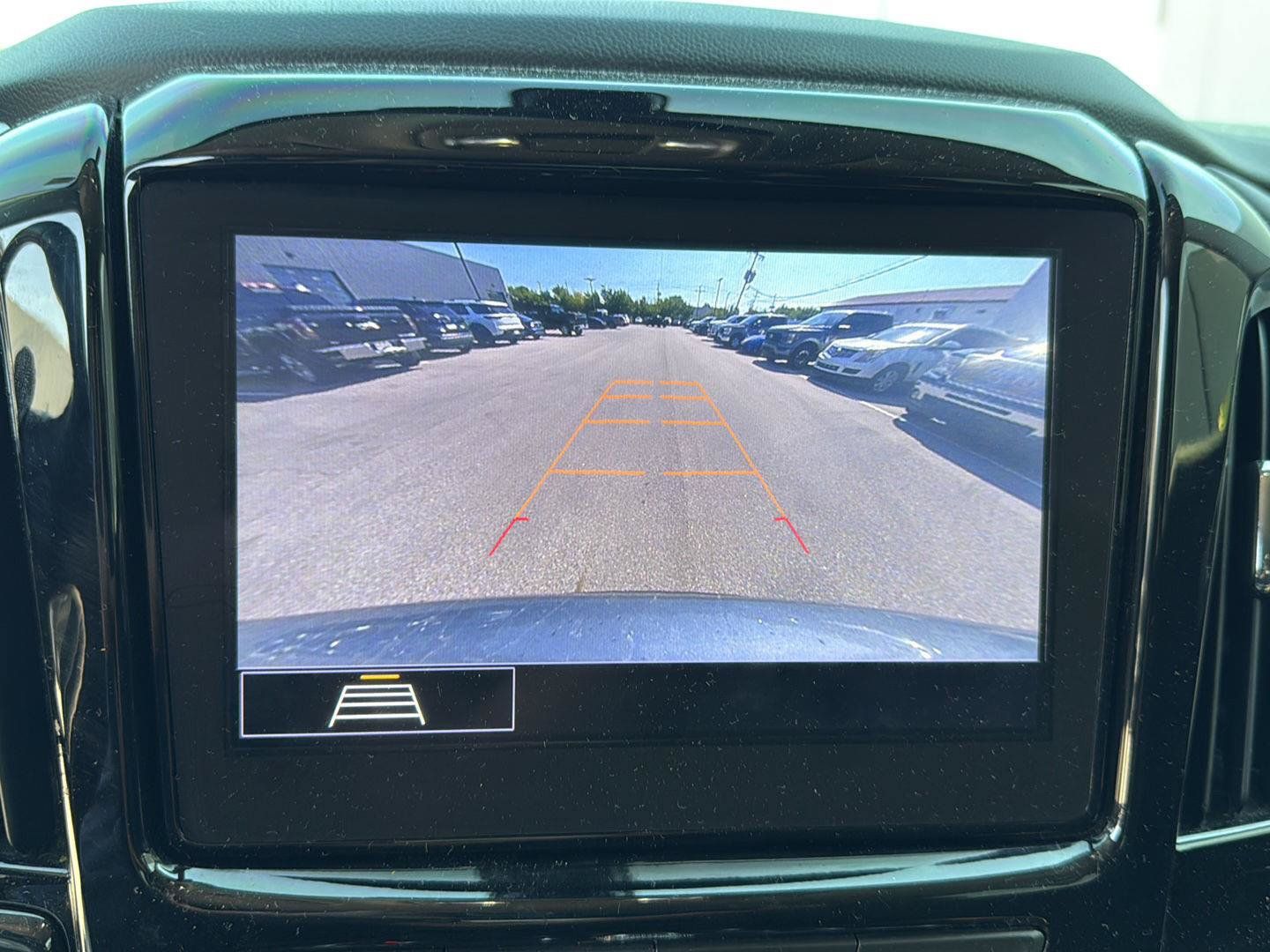 Used 2021 Chevrolet Traverse LT FWD image 9