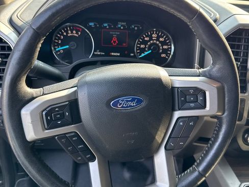 Used 2019 Ford F150 Lariat RWD image 11