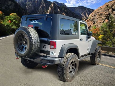 Used 2016 Jeep Wrangler Rubicon AWD/4WD image 3