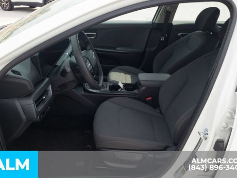 Used 2025 Kia K4 FWD image 6