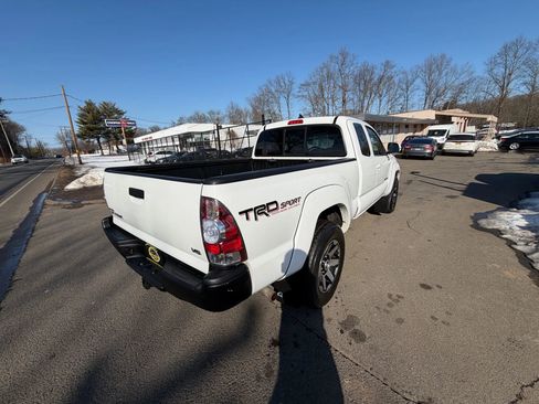 Used 2014 Toyota Tacoma 4x4 Access Cab V6 w/ TRD Sport Package image 5