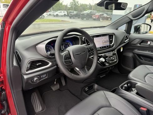 New 2026 Chrysler Voyager LX image 12