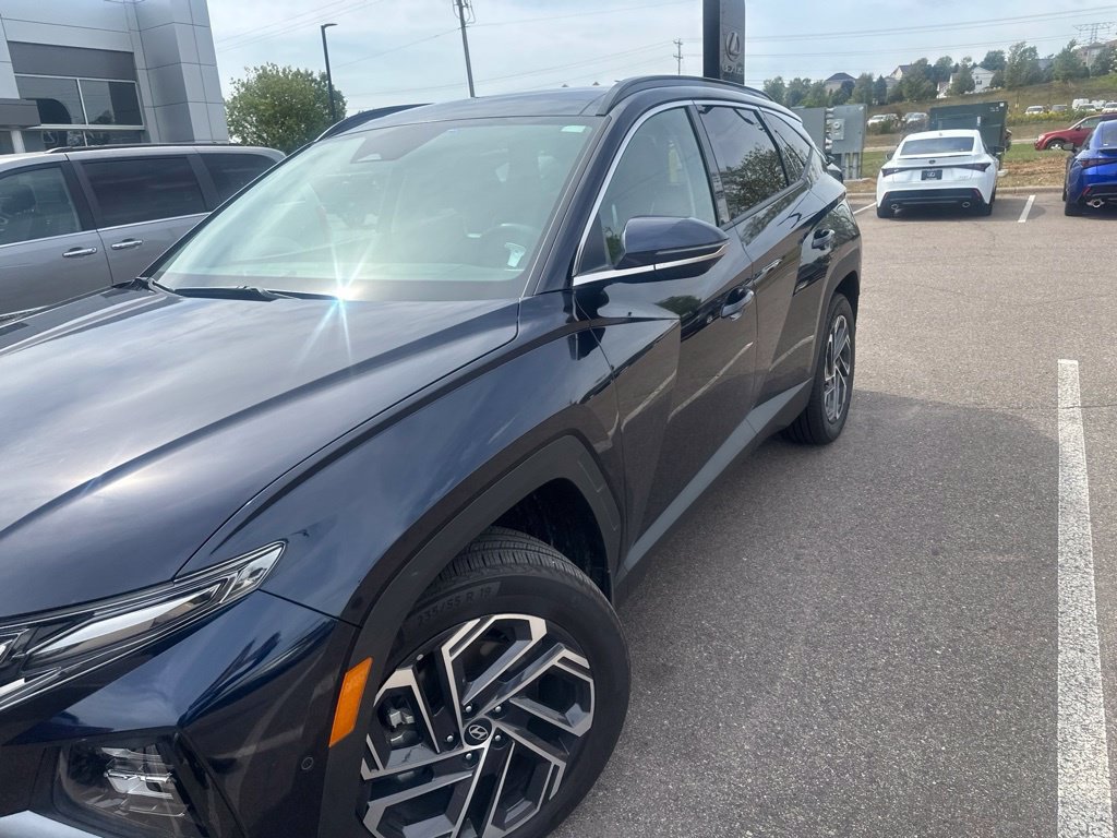 Used 2025 Hyundai Tucson Limited AWD/4WD image 2