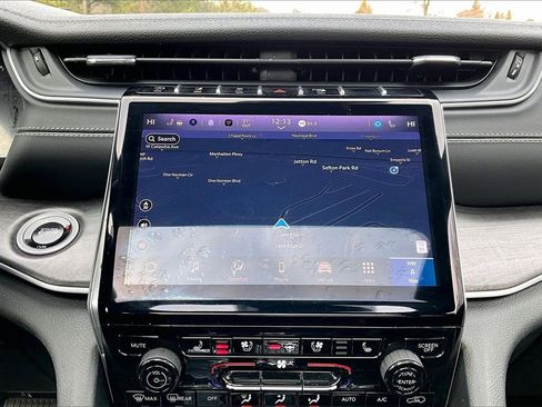 Certified 2024 Jeep Grand Cherokee L Limited w/ Luxury Tech Group II image 13