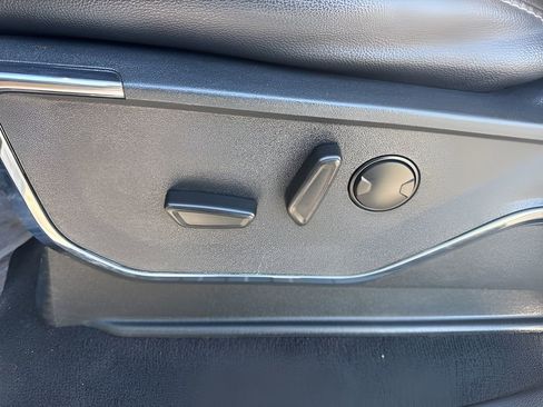 Used 2023 Ford F250 Lariat w/ Chrome Package image 10