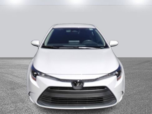 Used 2023 Toyota Corolla LE image 2