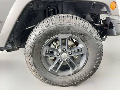 Used 2017 Jeep Wrangler Unlimited Sahara AWD/4WD image 36