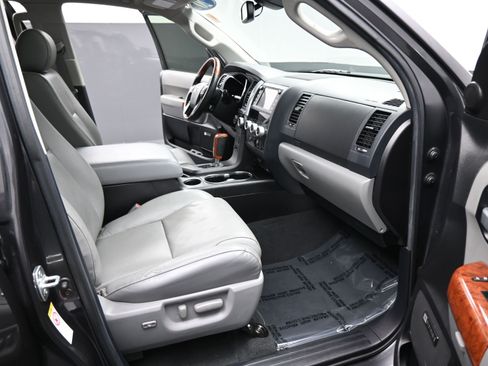 Used 2020 Toyota Sequoia Platinum image 20