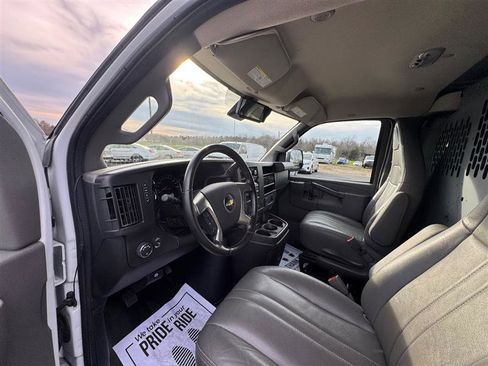 Used 2019 Chevrolet Express 3500 w/ Driver Convenience Package image 32