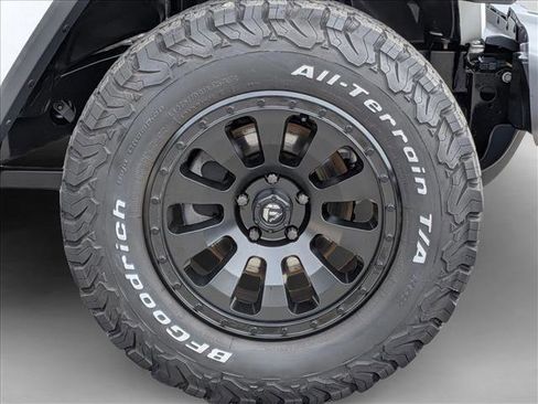 Used 2019 Jeep Wrangler Unlimited Sahara AWD/4WD image 21