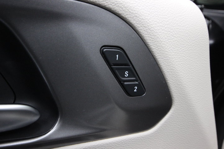 Used 2023 Chrysler Pacifica Touring-L FWD image 14