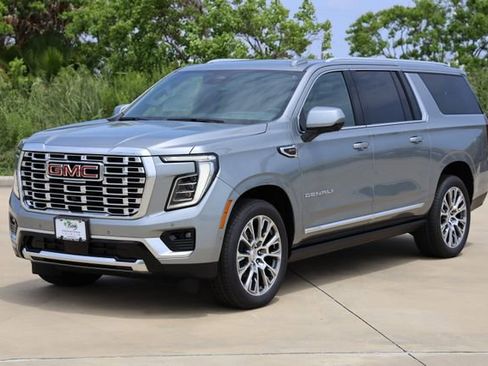 New 2026 GMC Yukon XL Denali w/ Denali Reserve Package RWD image 3