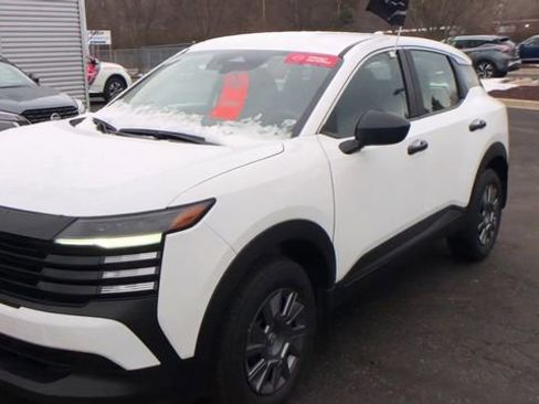 Certified 2025 Nissan Kicks S image 4