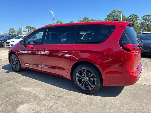 New 2026 Chrysler Pacifica Select image 5