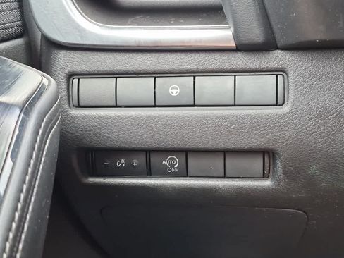 Used 2023 Nissan Rogue SV AWD/4WD image 17